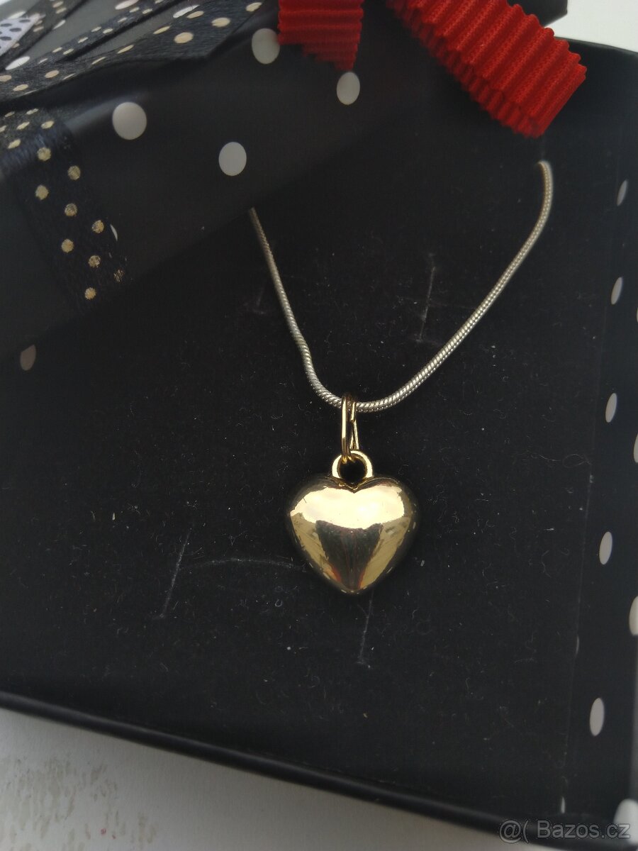 KRÁSNÝ DÁREK - Dámský řetízek se 4 různými přívěsky - 5