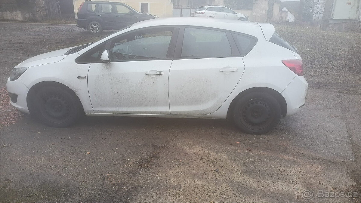 Vozidlo Opel Astra, rok 2014 - 5