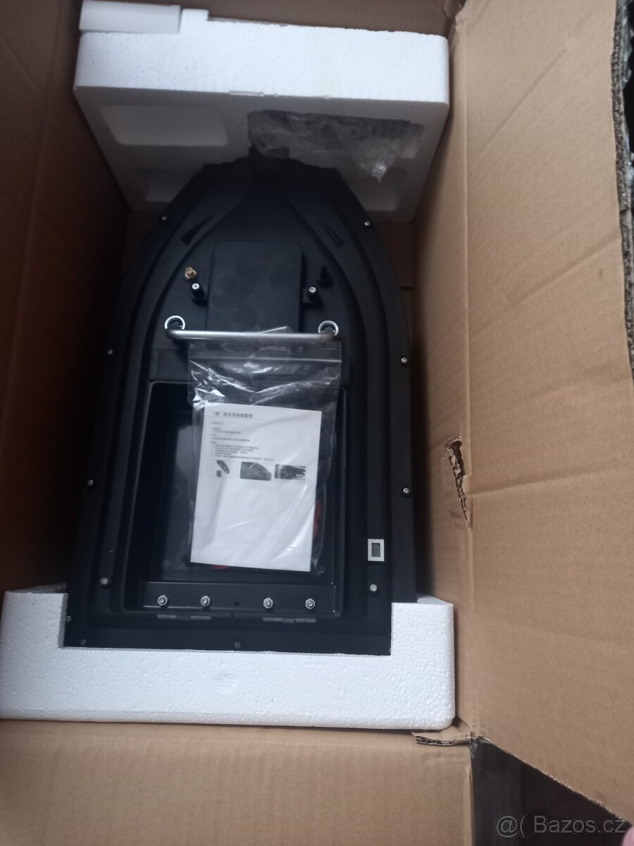 Zakrmovací, zavážecí loď s GPS, loďka na ryby až 16 pozic - 5