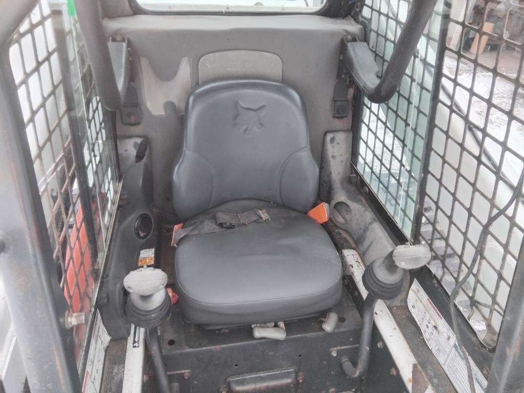 Pásový nakladač Bobcat T300 - 5