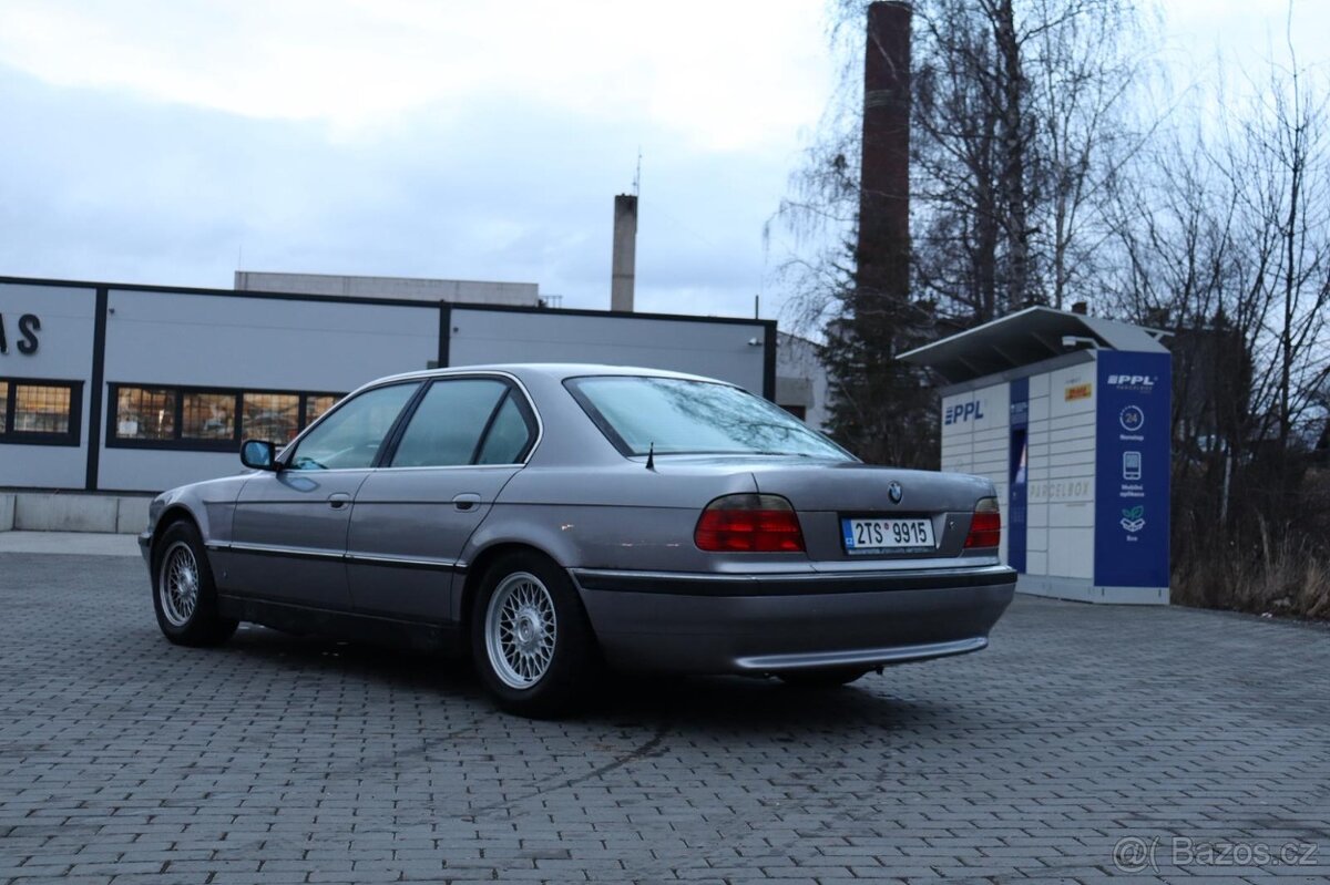 BMW E38 750i V12 - 5