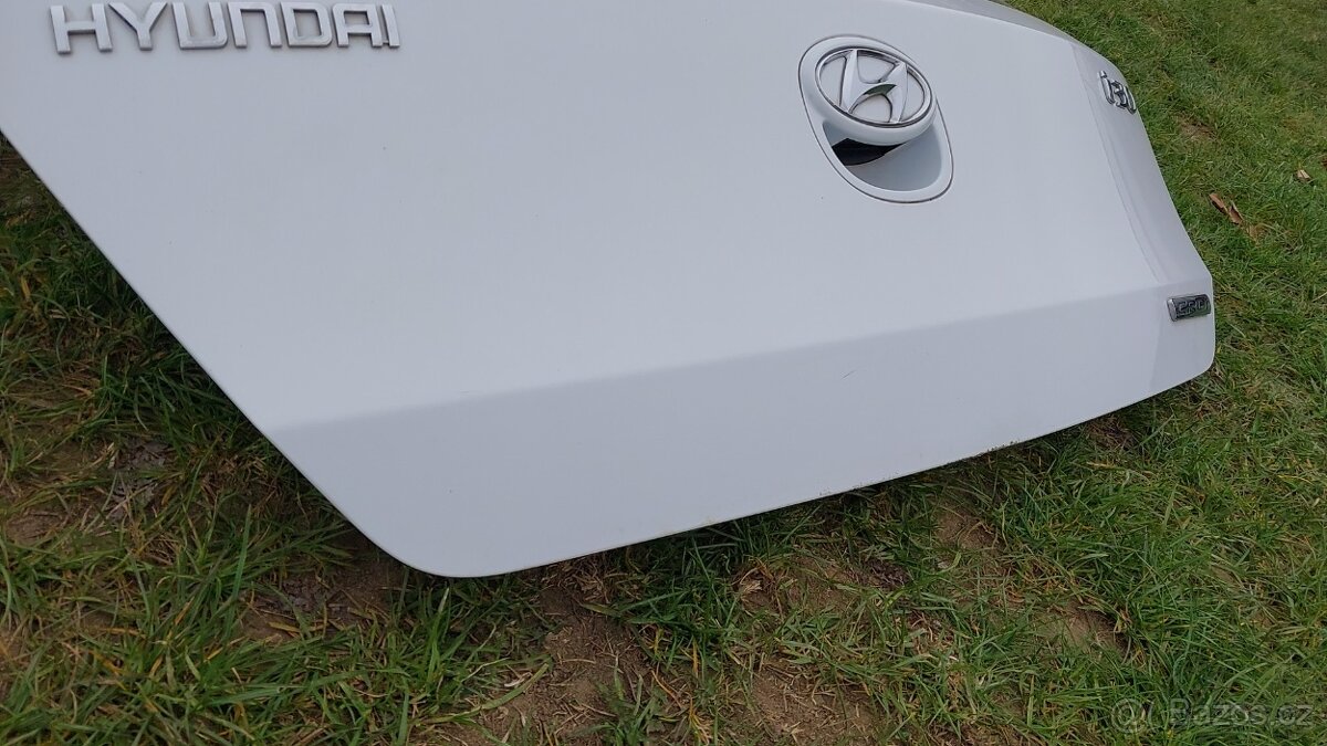 HYUNDAI i30 – DVEŘE KUFRU BÍLÉ 5DV - 5