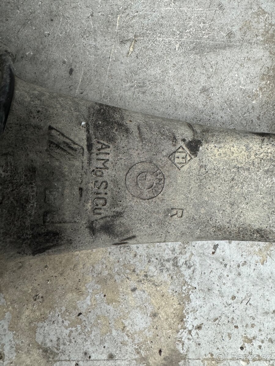 BMW F10 M5 / M6 přední tehlice - 5