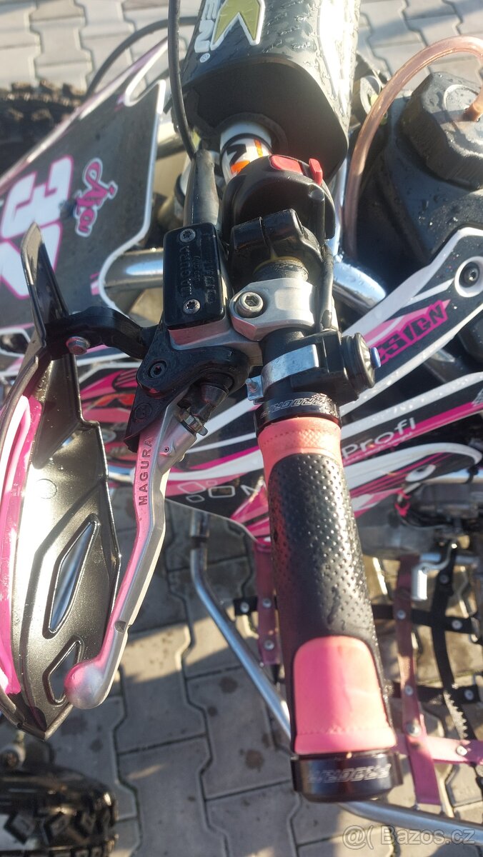 Juniorská závodní čtyřkolka