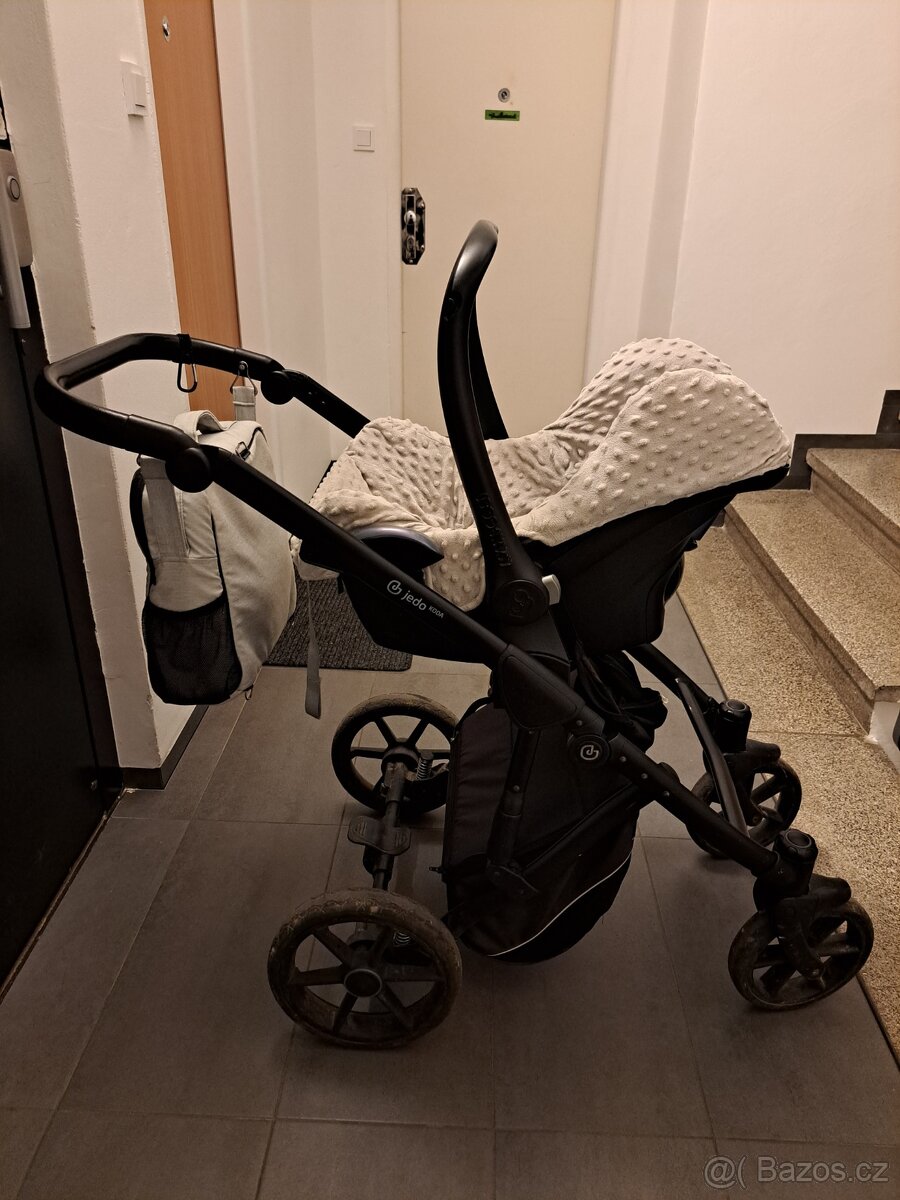 Isofix základna Maxi Cosi s autosedačkou - 5