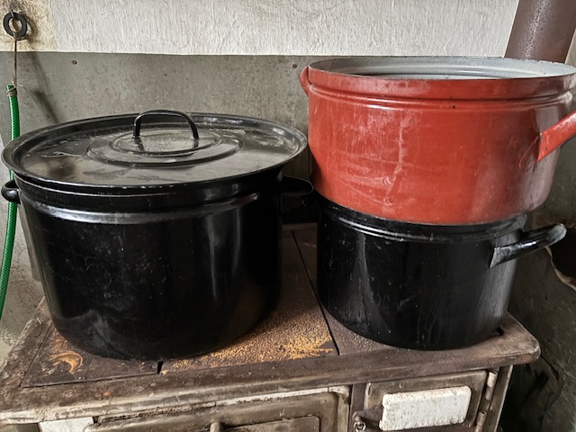 Prodáme řeznické nářadí a nádoby - 5