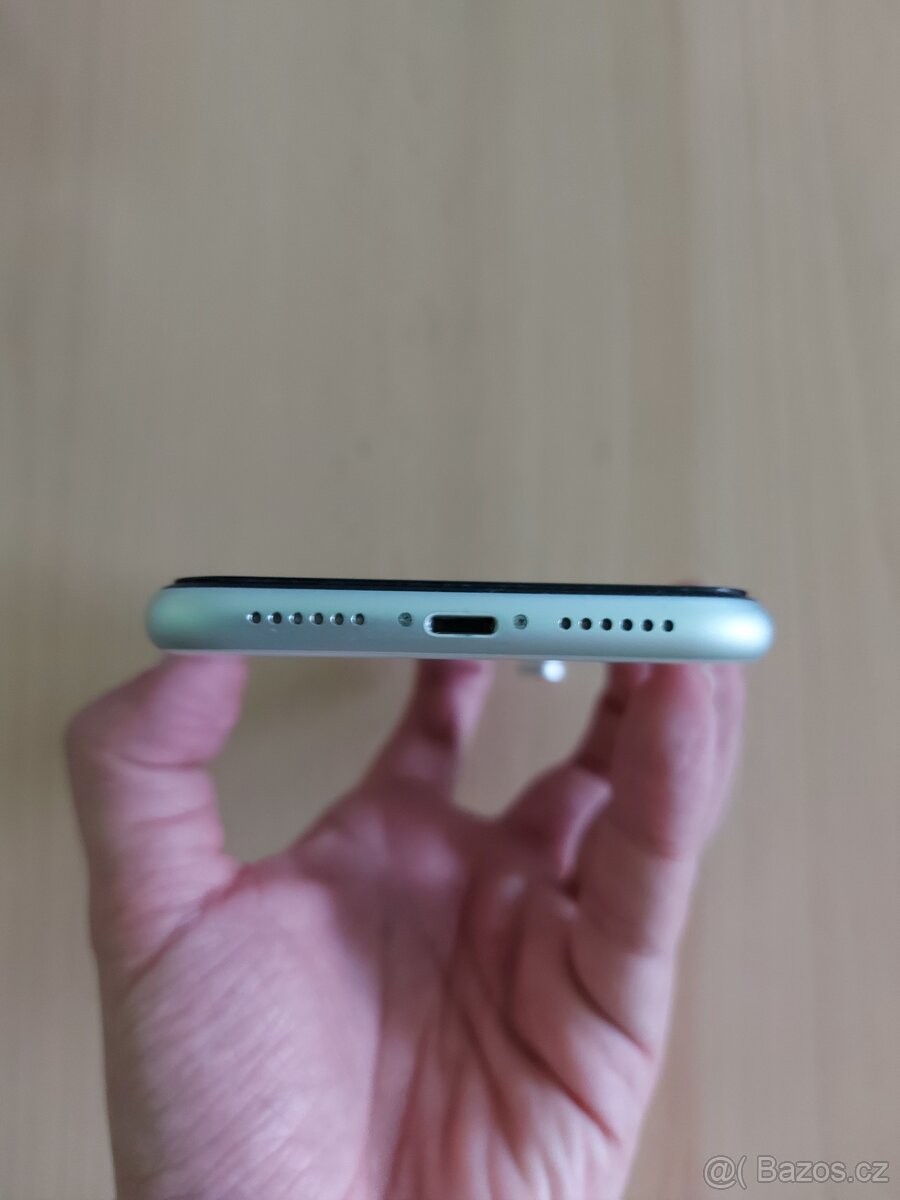 iPhone XR 64GB bílý - stav jako nový - 5