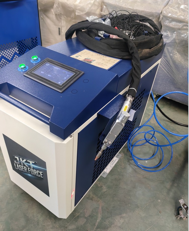 LASER SVÁŘECÍ -ČISTÍCÍ-ŘEZACÍ STROJ 4V1 2000W PROFI. - 5