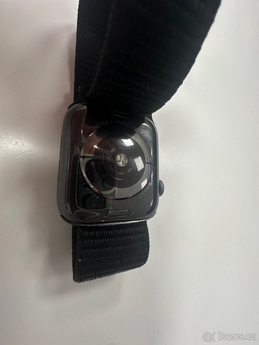 Apple Watch 4 44mm - kondice baterie 100% - 5