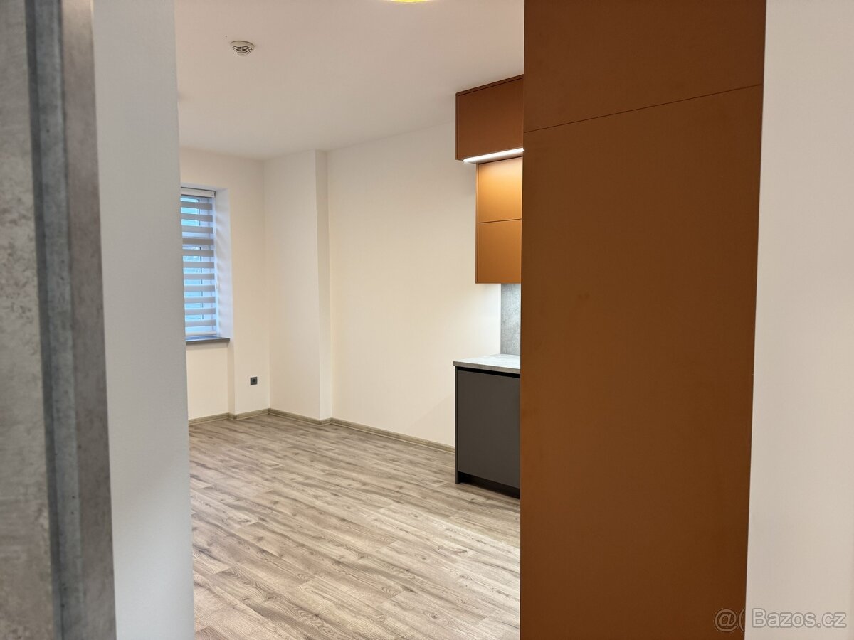 Pronájem útulného bytu 2+kk, 52 m² – Staré náměstí - 5