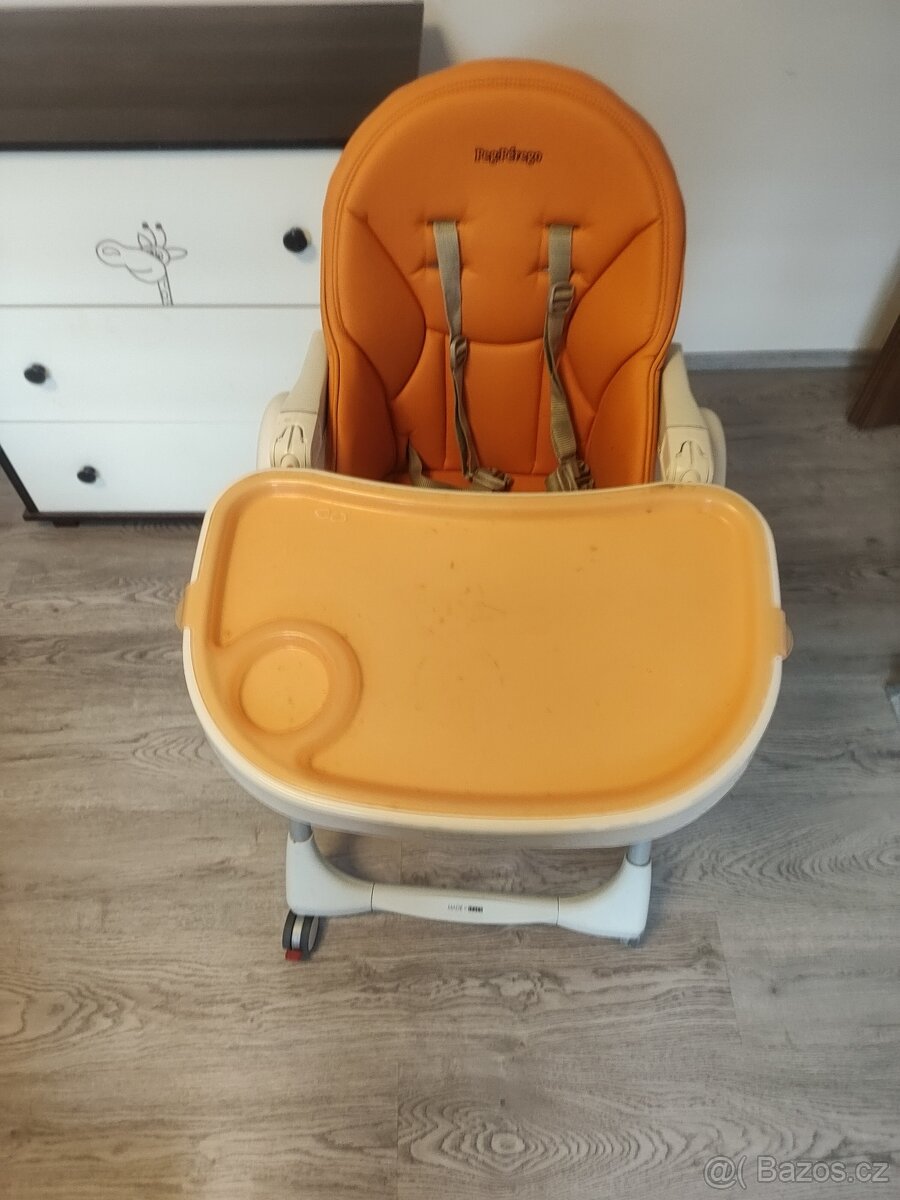 Postýlka a komoda s přebalovacím pultem + jídelní židlička. - 5