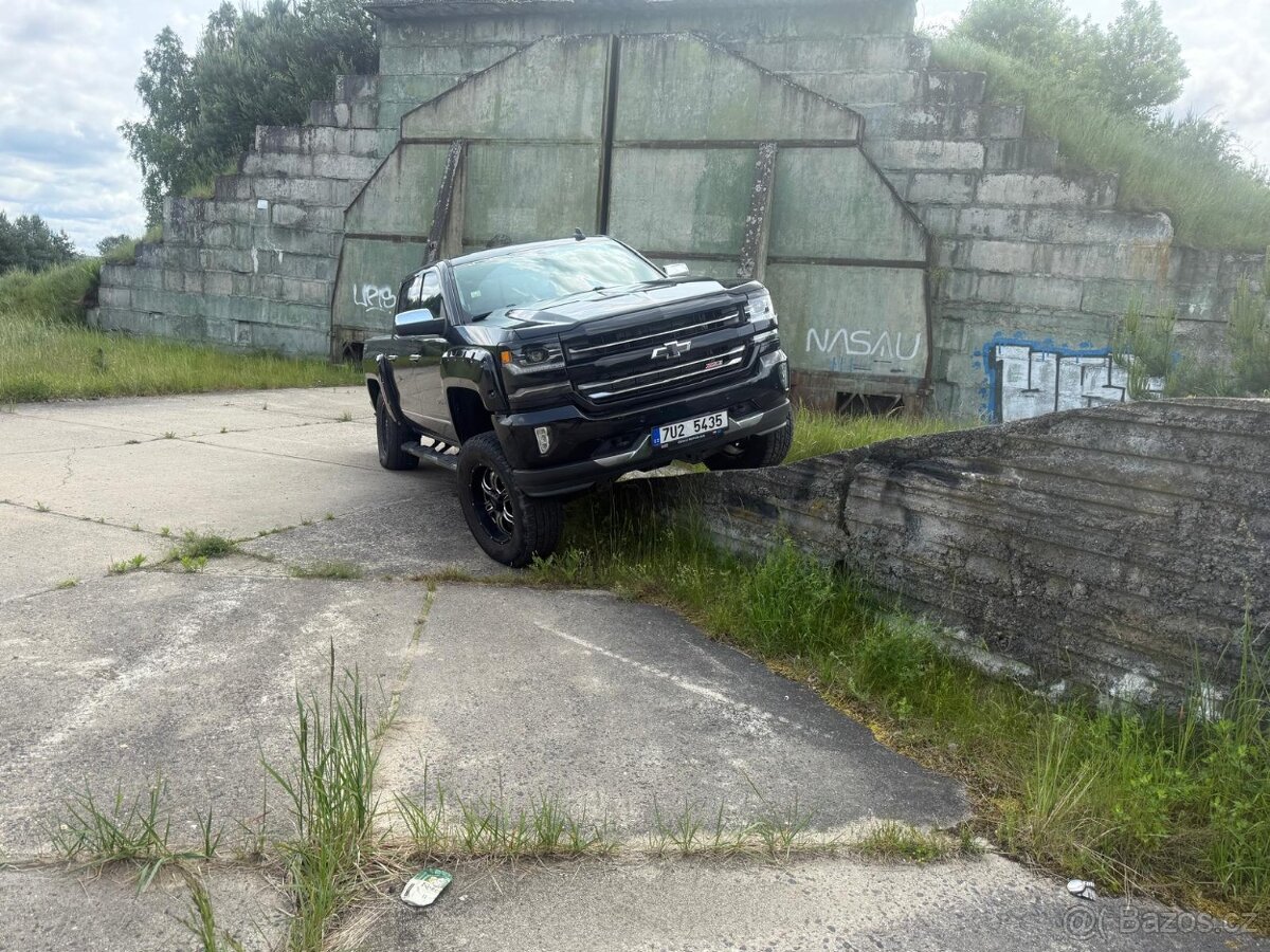 Chevrolet Silverado Z71 Black Widow