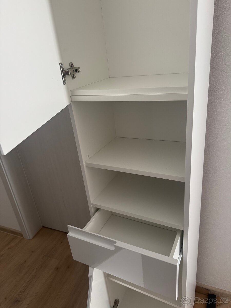 Koupelnová skříňka - 5