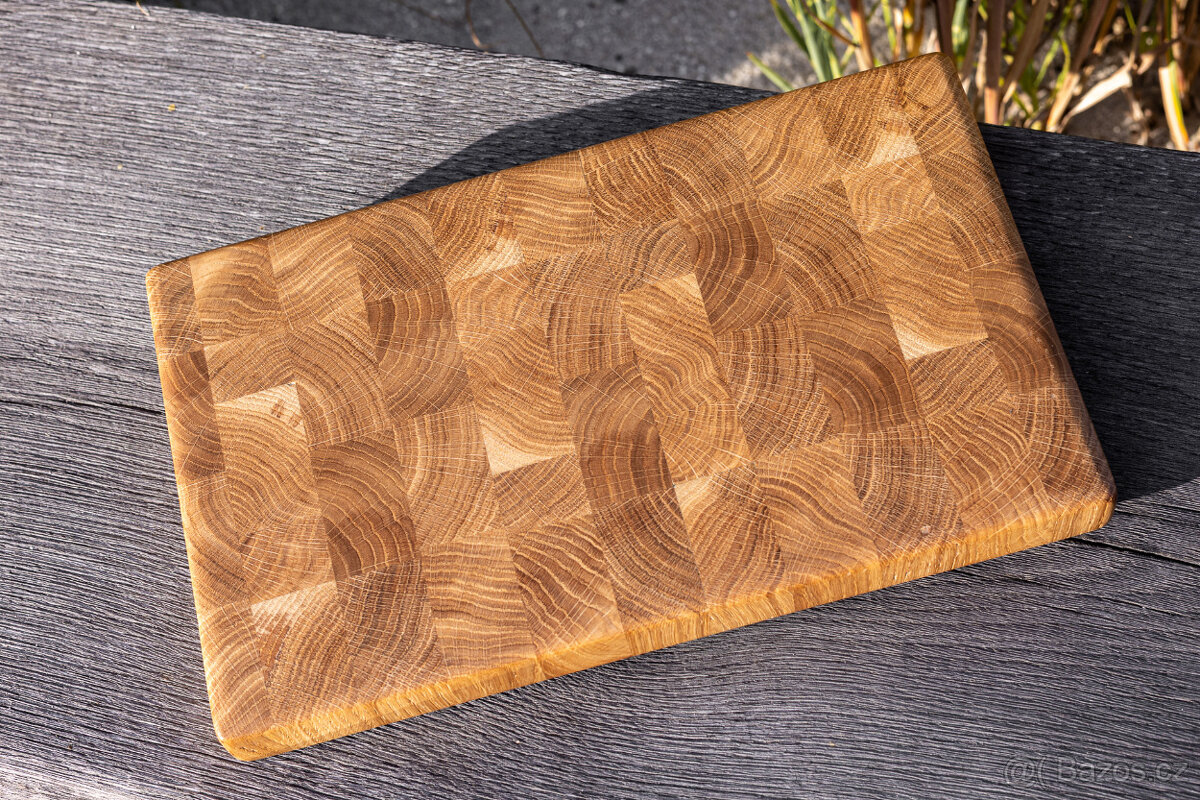 Dubová kuchyňská prkénka v atraktivním kostičkovém vzoru - 5