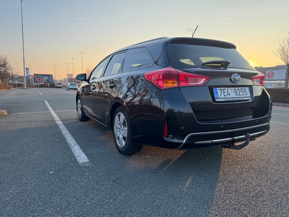 Toyota Auris hybrid - 5