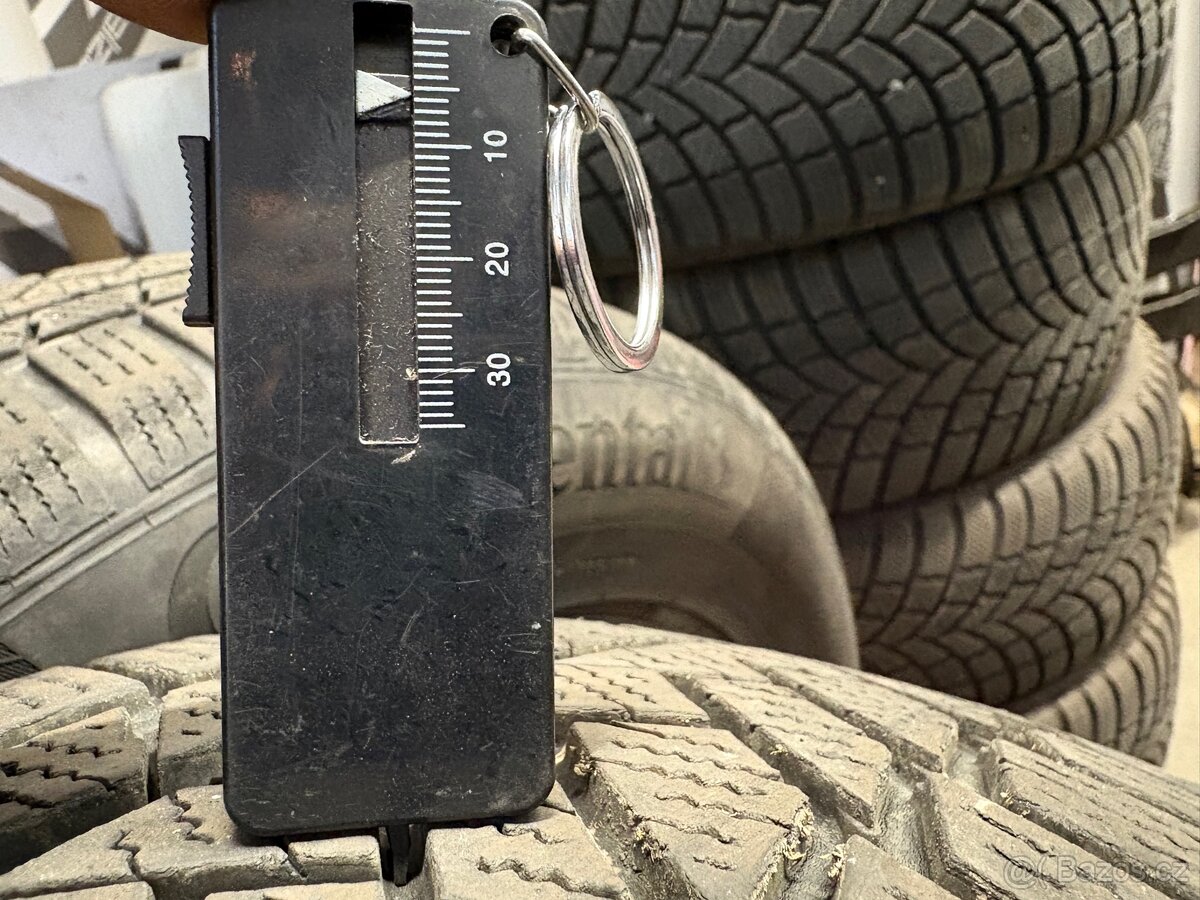 215/65/17 zimní - 5