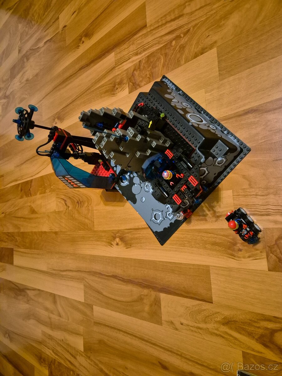 Lego 6959 Lunar Launch Site - 5