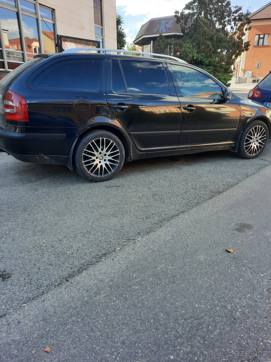 Škoda Octavia 2 2.0tdi seda červená cerna dily - 5