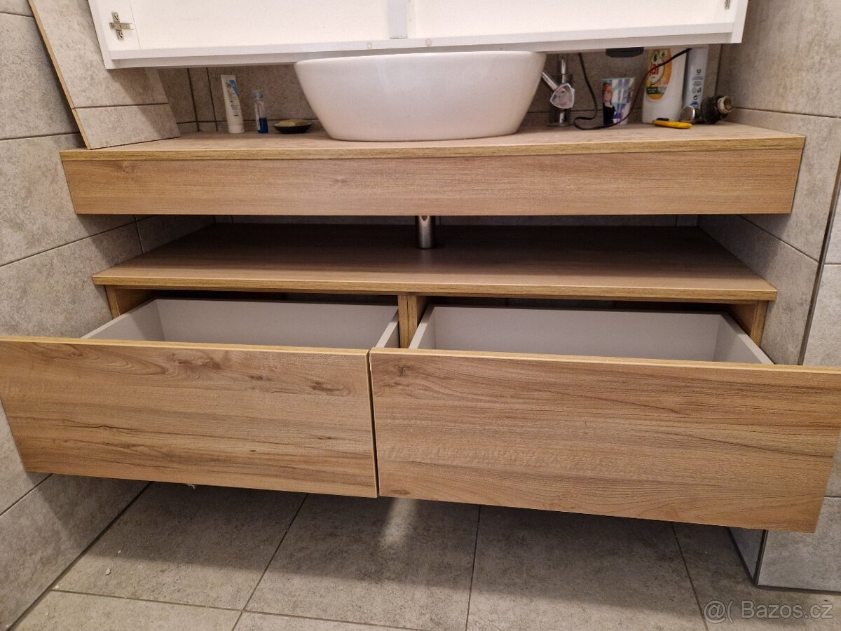 Galerka se zrkadly a podsvicenim - 5