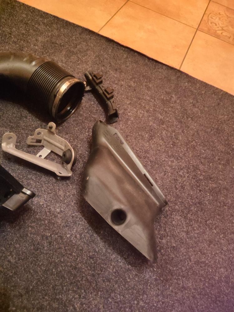 Mercedes-Benz GLA 45s AMG filtr box s hadicí a plasty - 5