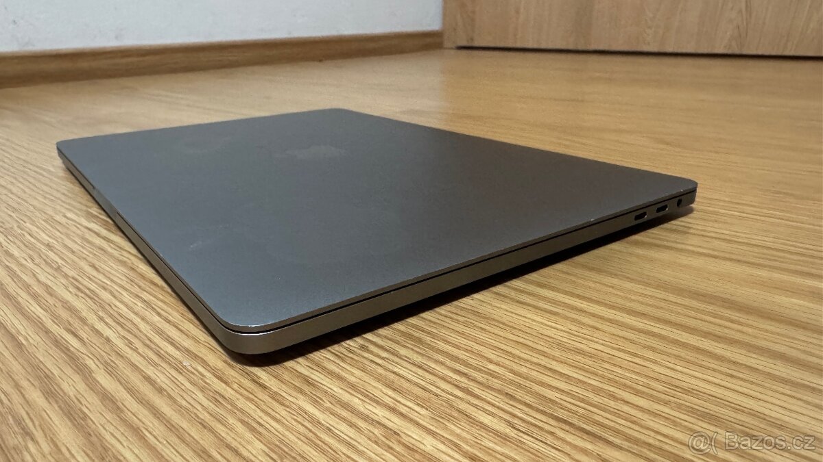 Apple MacBook Pro 13,3", i7, 16GB RAM, 250GB SSD - 5