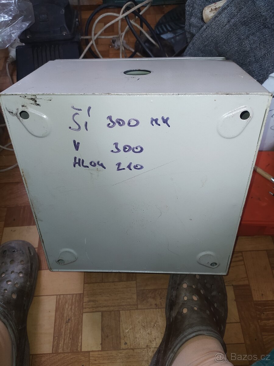 Kovový elektro rozvaděč s ovládačkou - 5