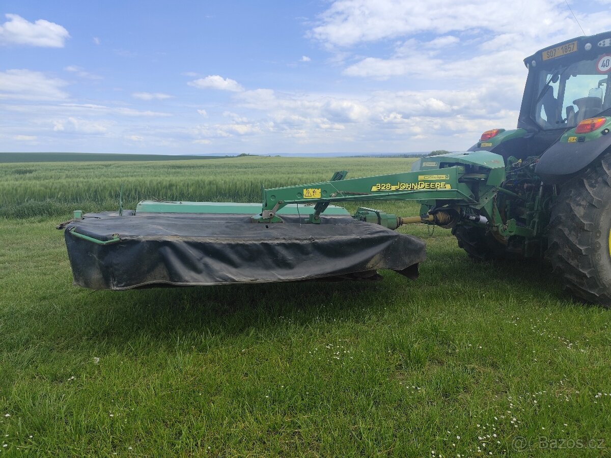 Disková sekačka John Deere 328 - 5