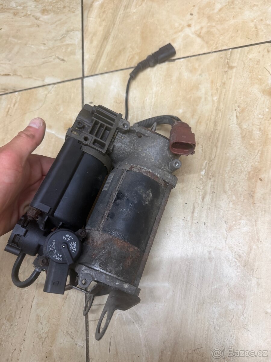 Audi kompresor vzduchového podvozku - 5