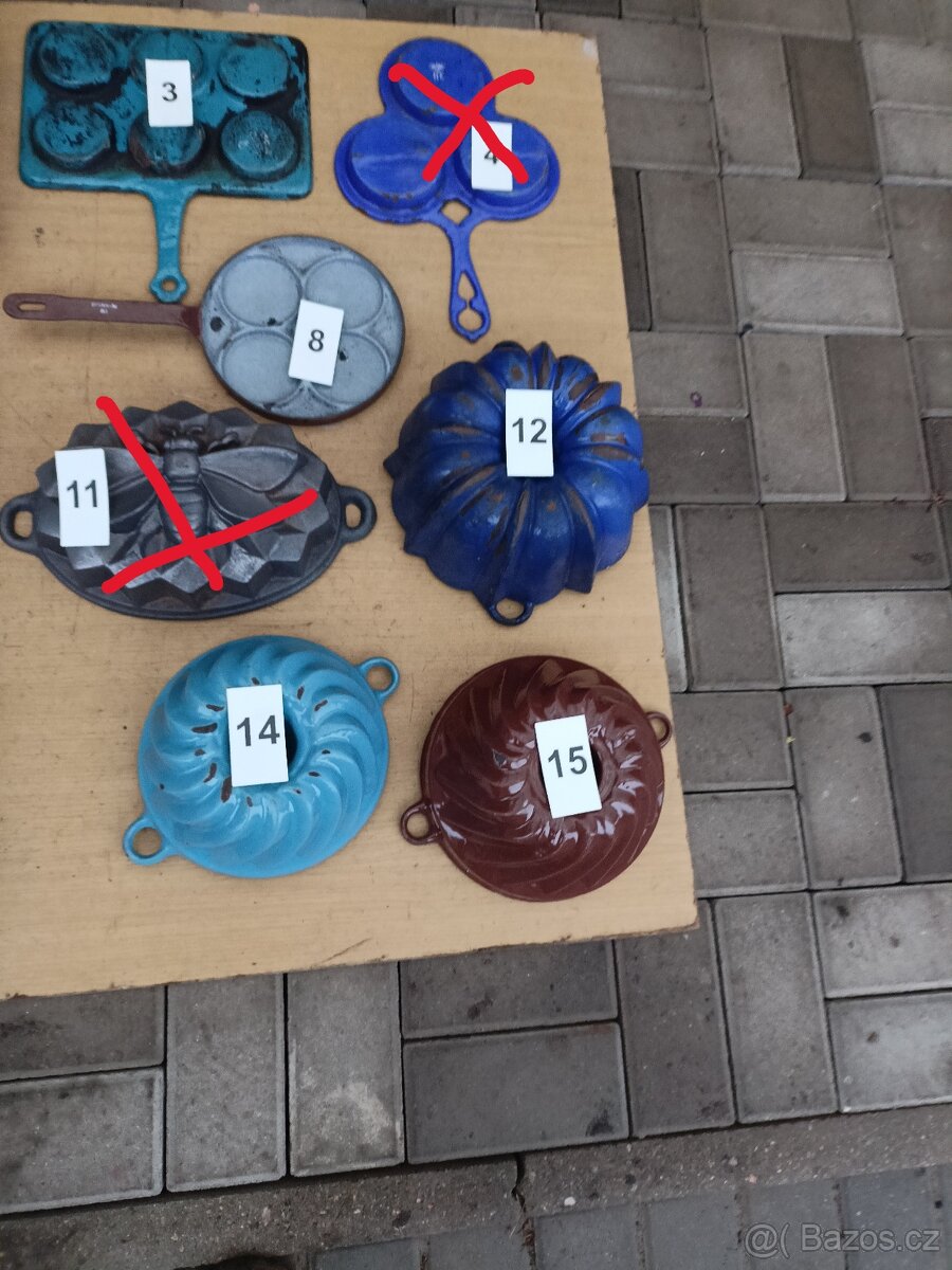 Litinový pekáč,litinová bábovkal,lívanečník. - 5