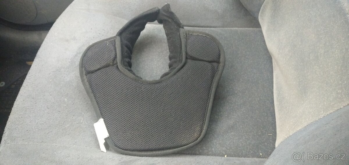 Brankářský nákrčník - 5