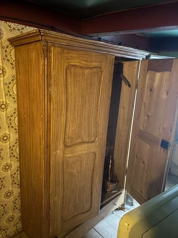 2 starožitné skříně - 5