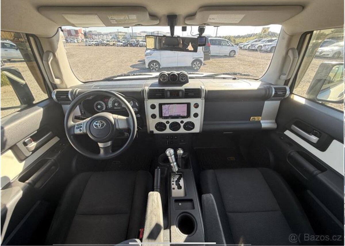 4x Toyota FJ Cruiser - 5