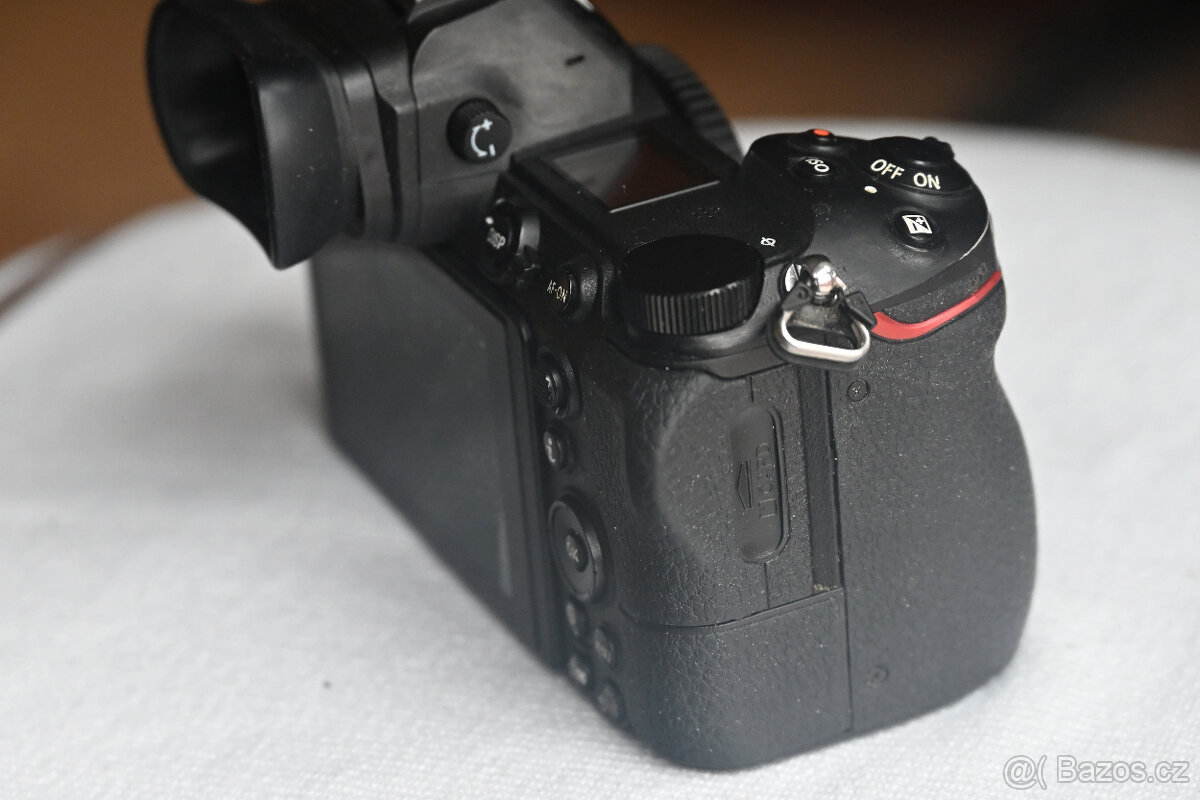 NIKON Z6+přísluš. 15 700,- - 5