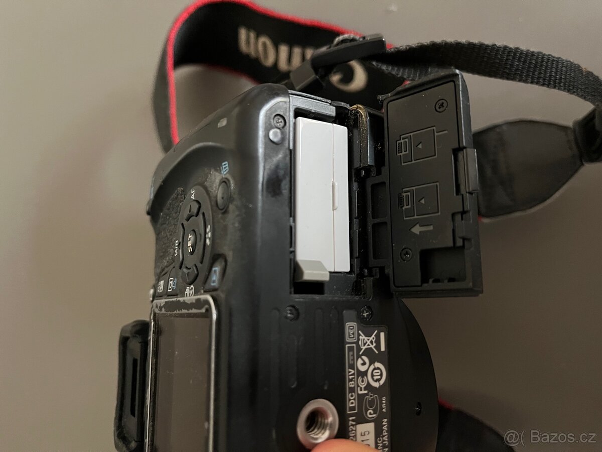 Zrcadlovka Canon EOS 550D - 5