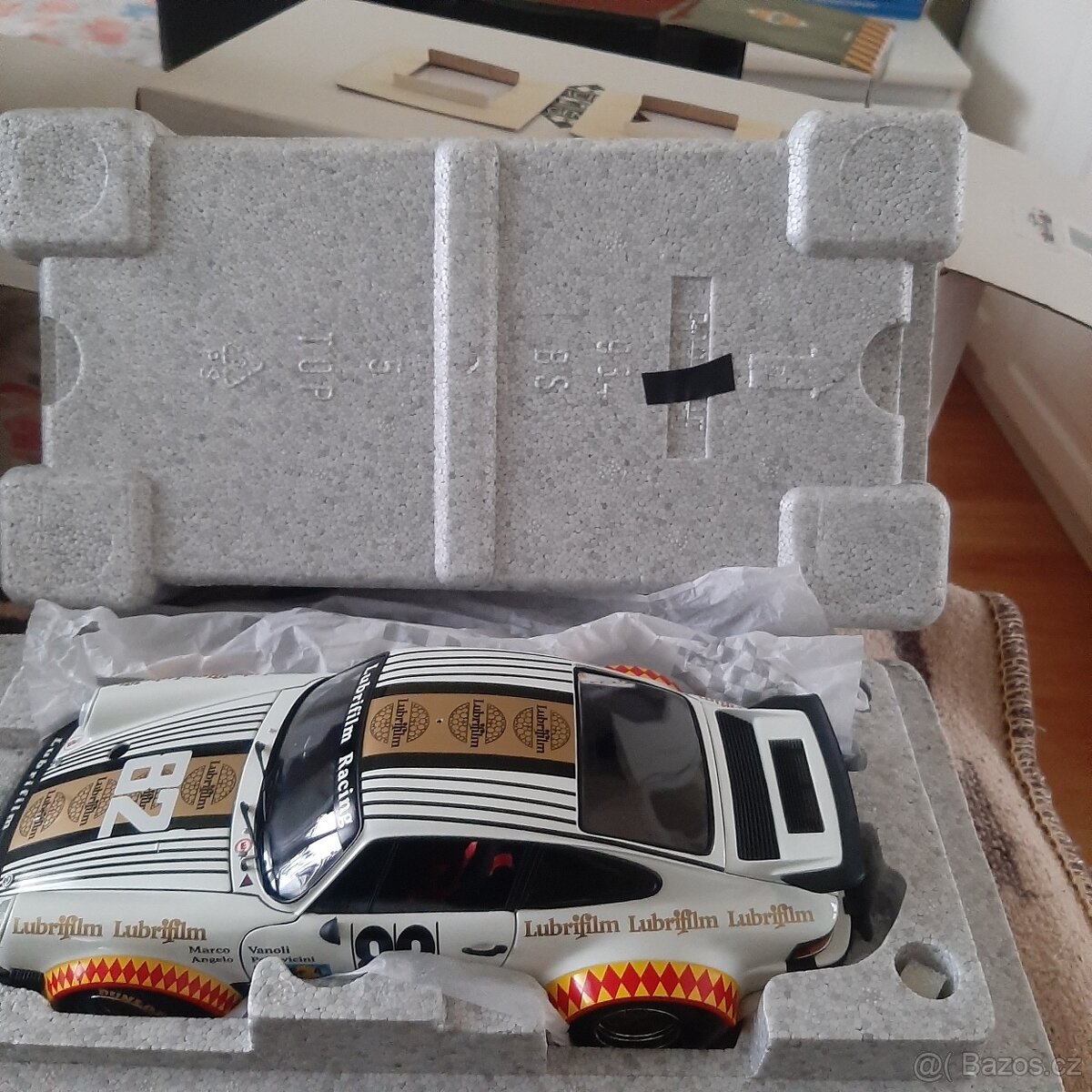 1:18 Exoto Porsche 934,935 - 5