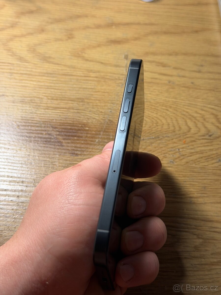 Prodám IPhone 16 pro 256gb - 5