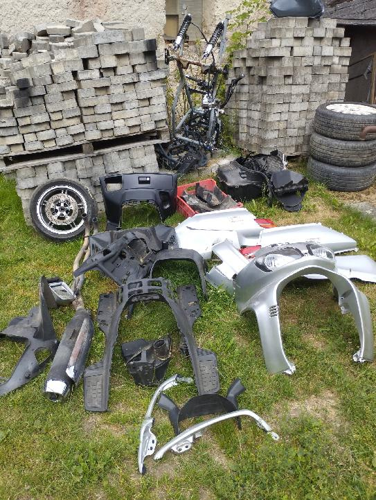 Honda CA 125 Rebel a SUZUKI AN 650 na díly - 5