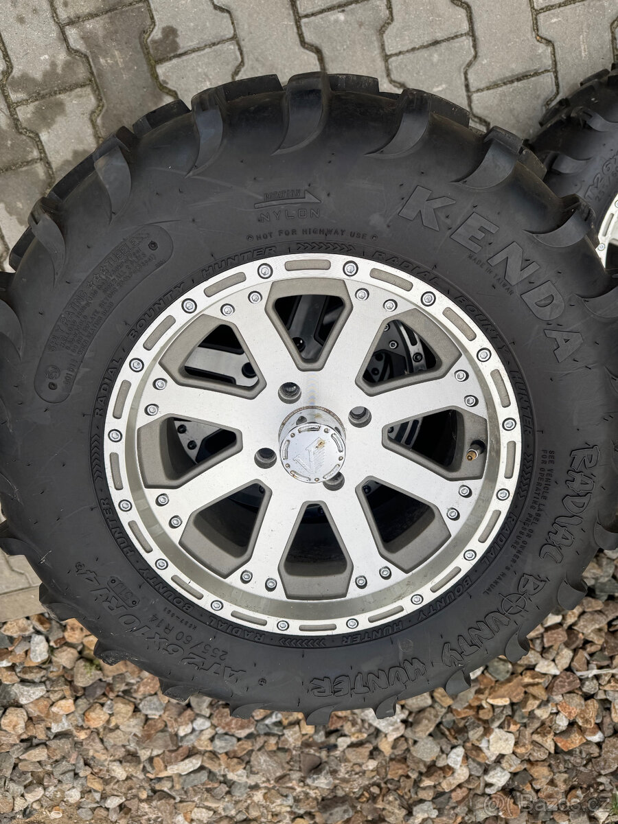 Kola R14 na pracovní čtyřkolku