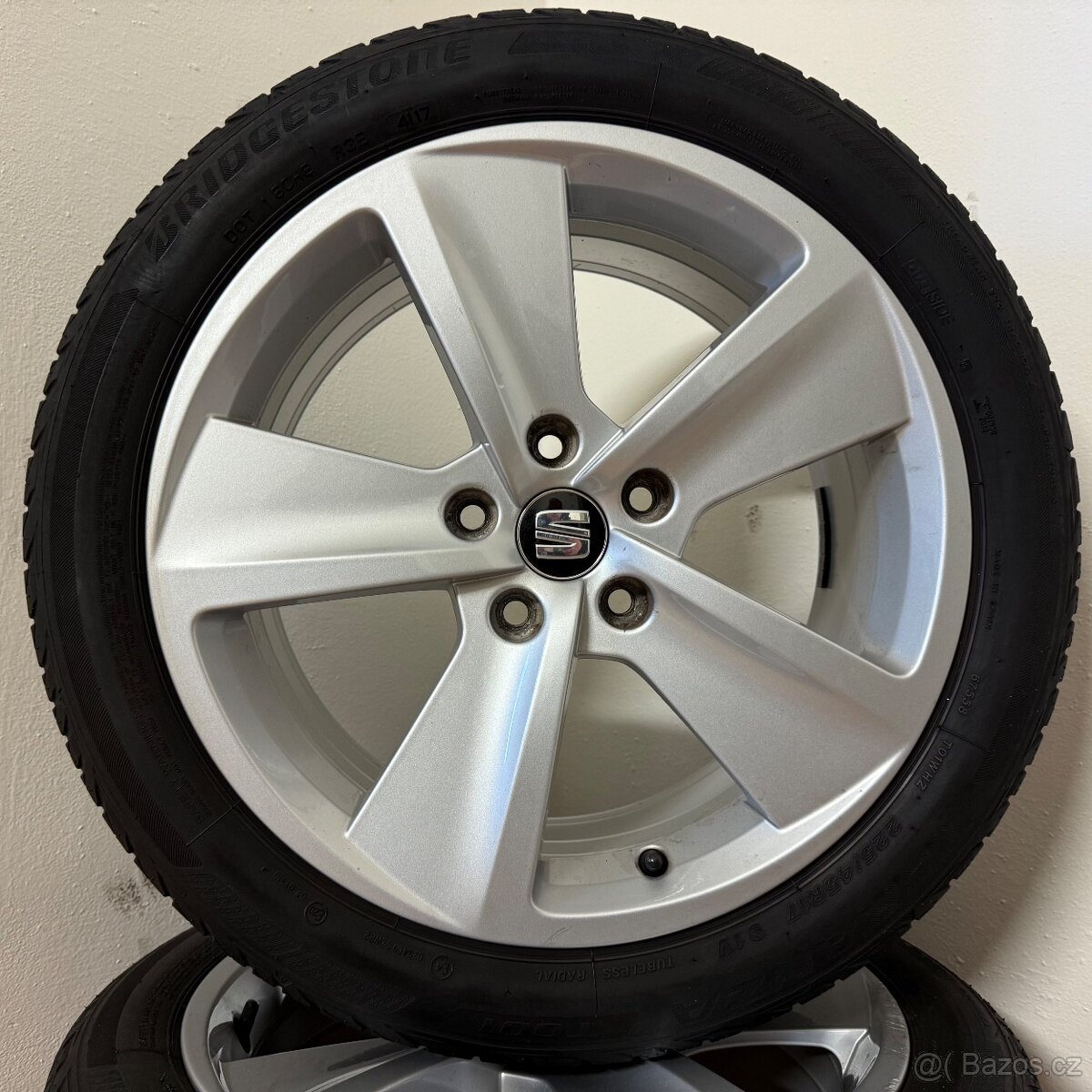 SEAT LEON FR 5x112 R17 ET51+LETNÍ 225/45R17 5mm - 5