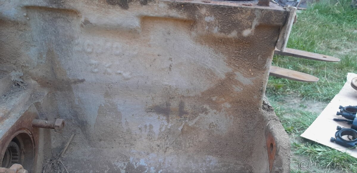 Prodám nekompletni motor zetor 3001, 3011, 3511 - 5