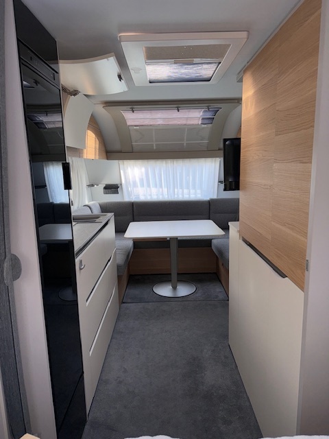 Na prodej: karavan Adria Adora 613 UT-TOP vybavení, r. 2022