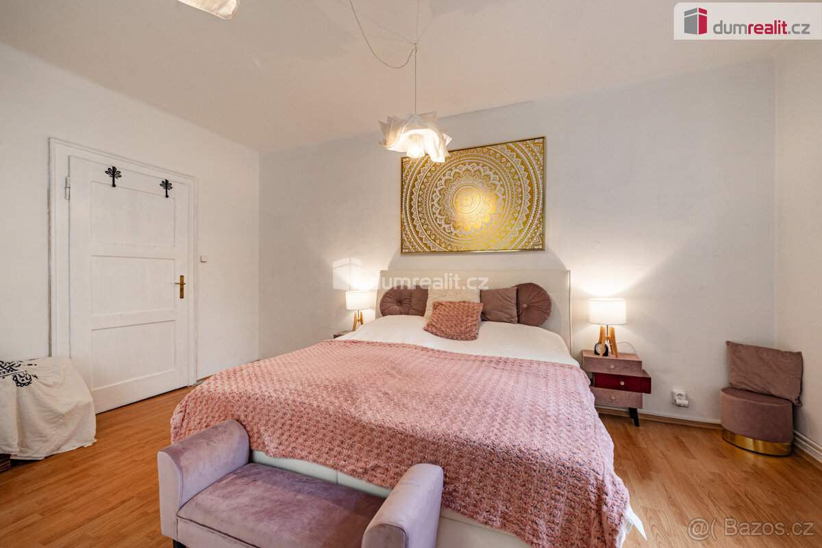 Prostorný byt 3+1 ve zvýšeném přízemí rodinné vily se zahrad - 5