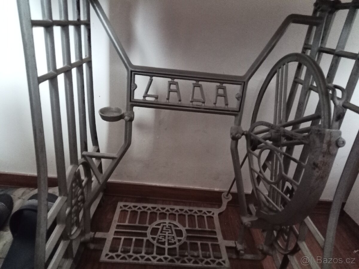 Stůl že šicího stroje - 5