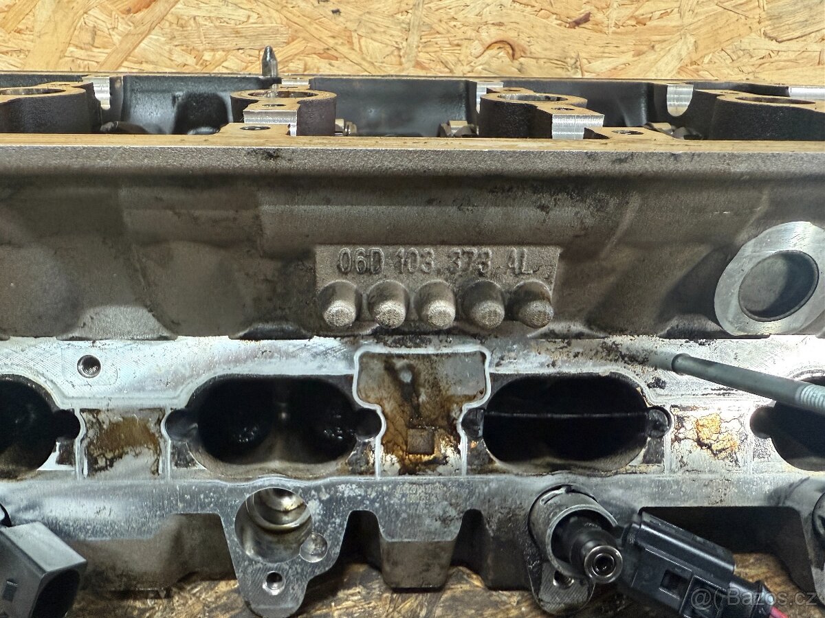 HLAVA MOTORU 2.0 FSI 06D103373AL - 5