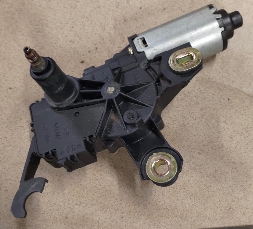 Audi A4 B7 avant 2.0 TDI 103kW manuál - náhradní díly - 5