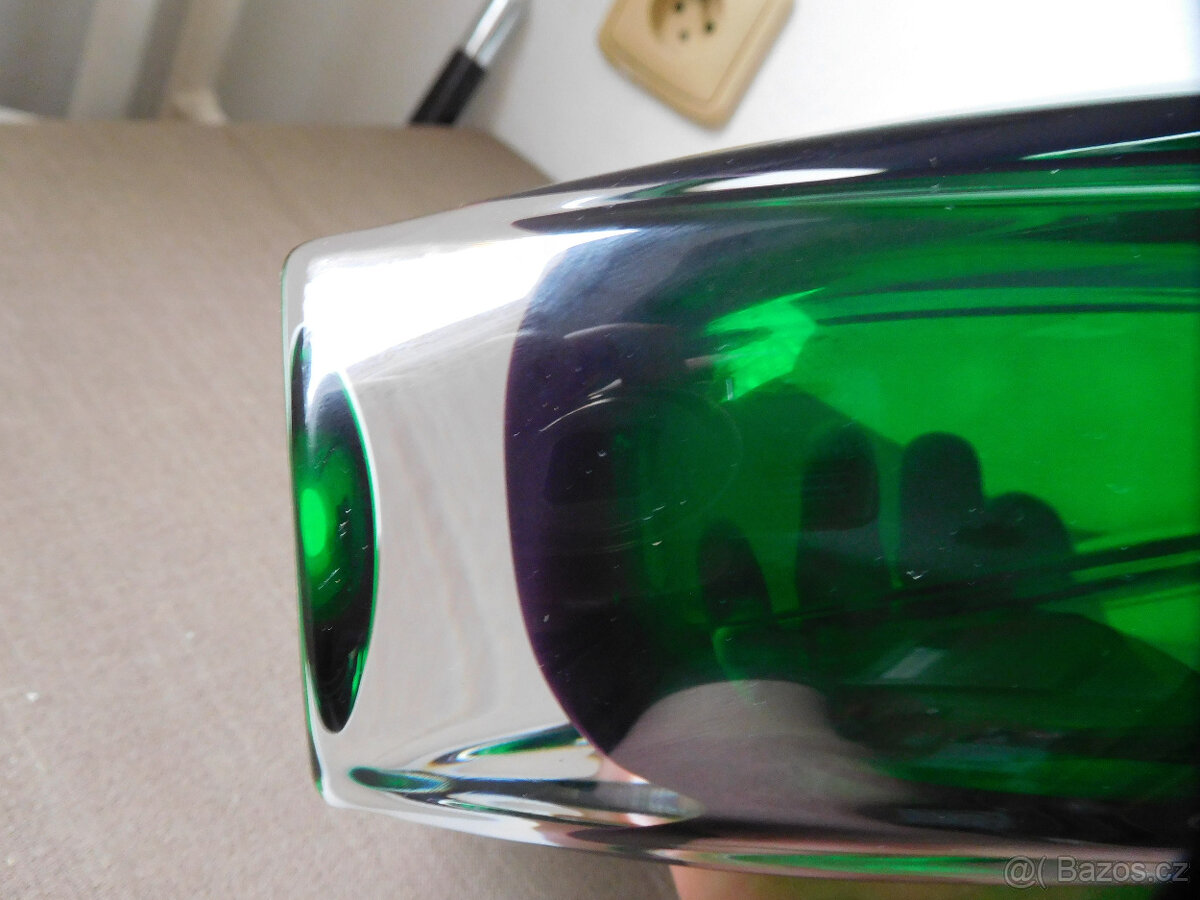 ZAJÍMAVÁ VÁZA - HUTNÍ SKLO - 5