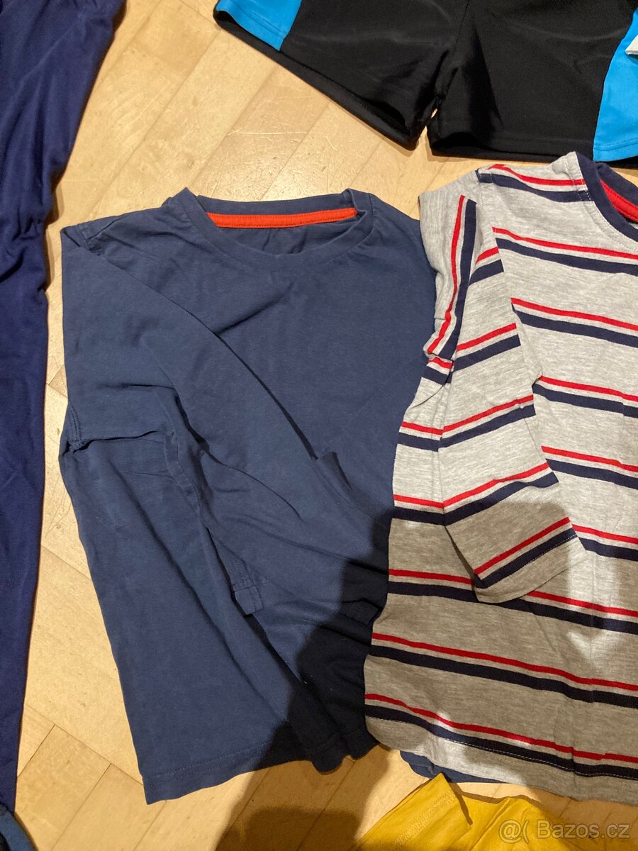 Balík věcí kluk 122,128 - 5