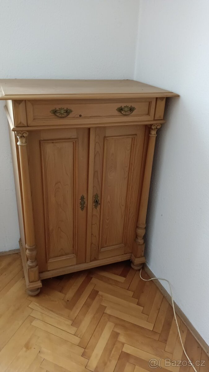 Nábytek z masivu - modřínu - 5