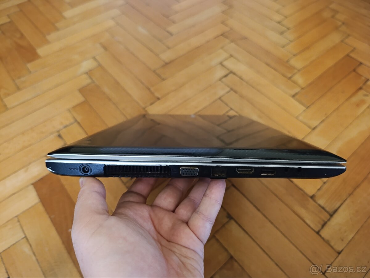 Samsung Q530 – 15,6" displej v • Intel Core i3 m370 - 5