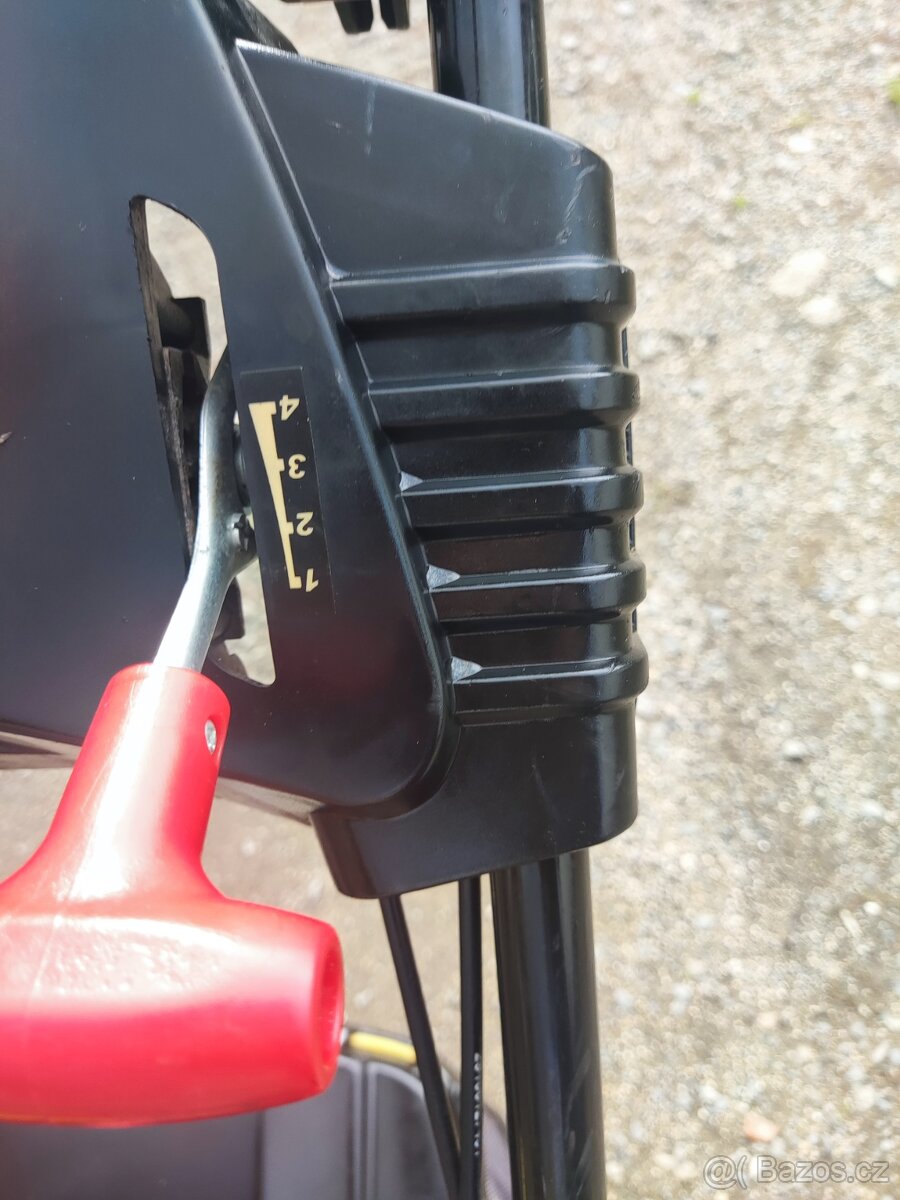 Benzínová sekačka HECHT - 5